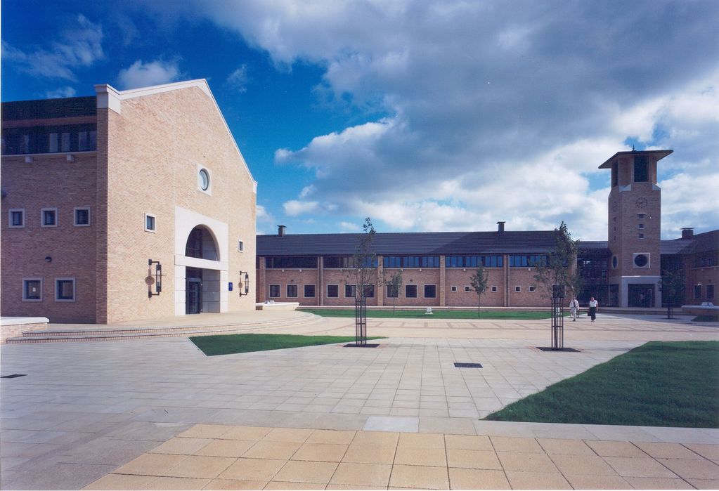  Leeds Grammar School – Alwoodley Gates–photo 2, click to enlarge